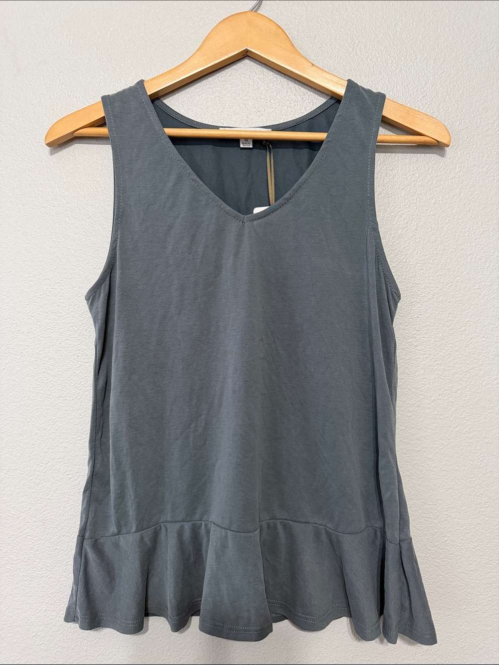 Classic V-Neck Ruffle Hem Tank Top XS Green Envelope Lightweight Flowy Summer